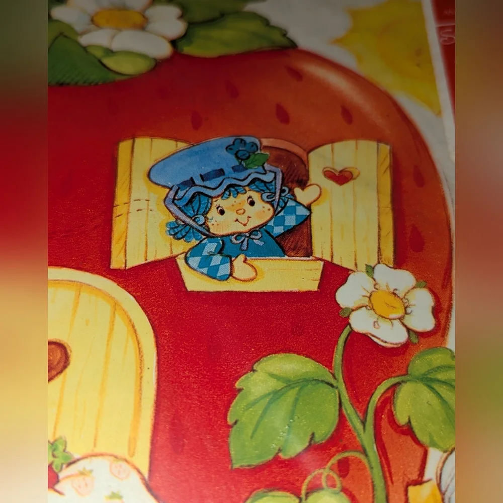 Vintage Strawberry Shortcake Scented wrapping paper